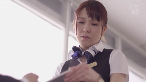 座り姿勢 · 真剣 · 办公室 · 顔のクローズアップ · 注視 · ネクタイ · 中年男性 · 飞机模型