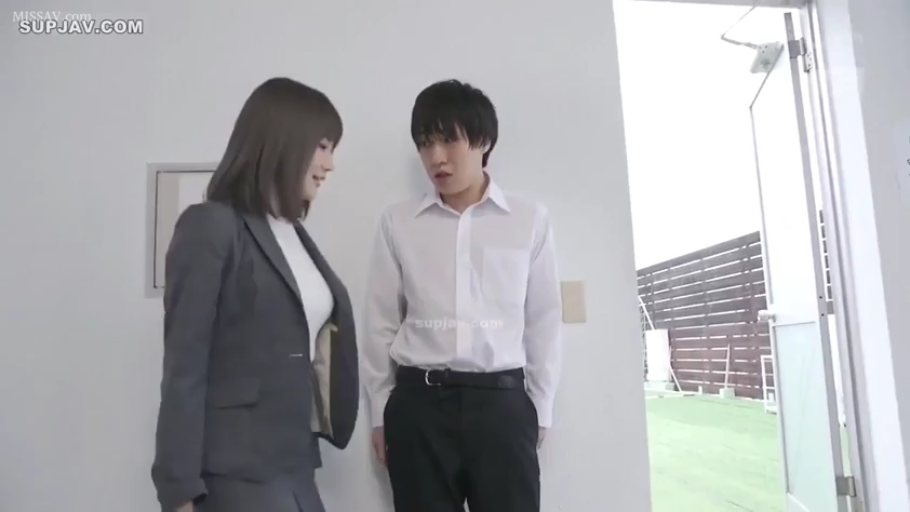 坐姿 · 全身 · 微笑 · 拍摄 · 影棚 · 死库水 · 作品封面