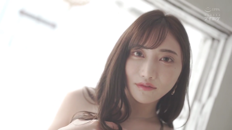 室内 · 舔阴 · 躺姿 · 局部特写 · 阴部 · 手表 · 白色蕾丝内裤