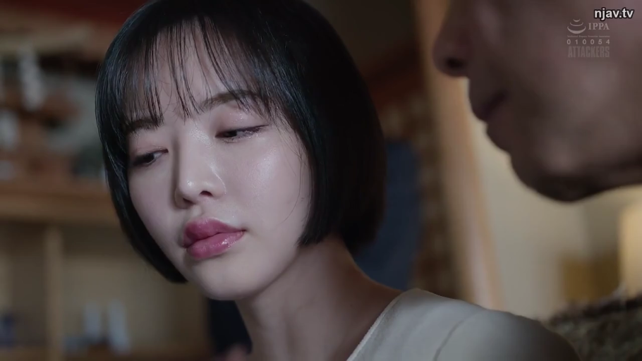 室内 · 顔部のクローズアップ · 部屋着