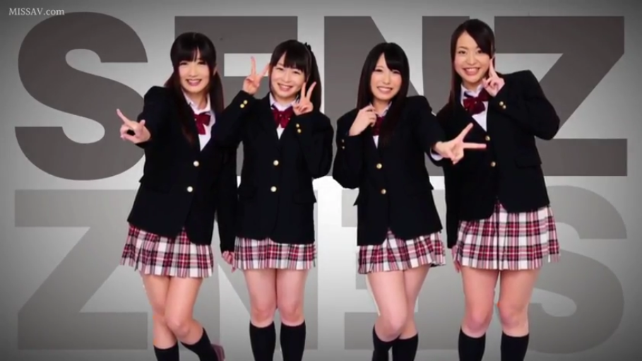 室内 · 全身 · 站姿 · 摆拍 · 多人 · 笑容 · 学生装