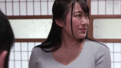 座り姿勢 · 面部 · 和室 · ネックレス · 特写 · 毛衣 · 侧望 · 温婉