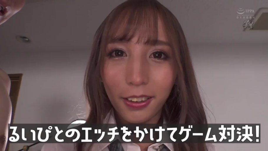 室内 · 脸部特写 · 制服