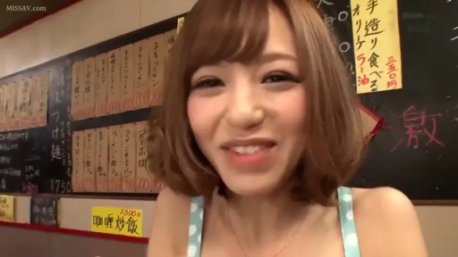 座り姿勢 · 微笑 · 顔のクローズアップ · 谈话 · 吊带背心 · 日常 · 居酒屋 · 菜单牌