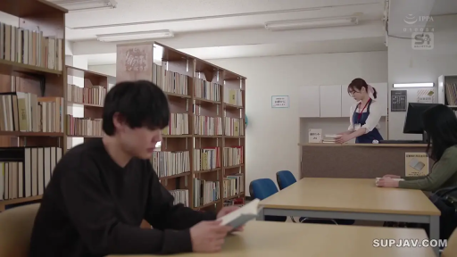 坐姿 · 全景 · 平静 · 书架 · 阅读 · 图书馆 · 职场装 · 公共场所