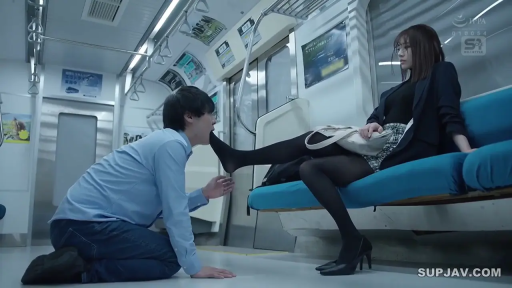 OL装 · 跪姿 · 足部 · 舔足 · 冷淡 · 电车