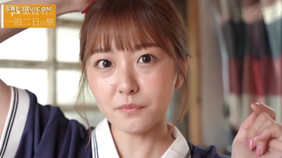 Indoor · Close-up of the face · 发饰 · Arrange hair · 和服浴衣 · 抬手撩发 · 清纯期待 · 日系美少女