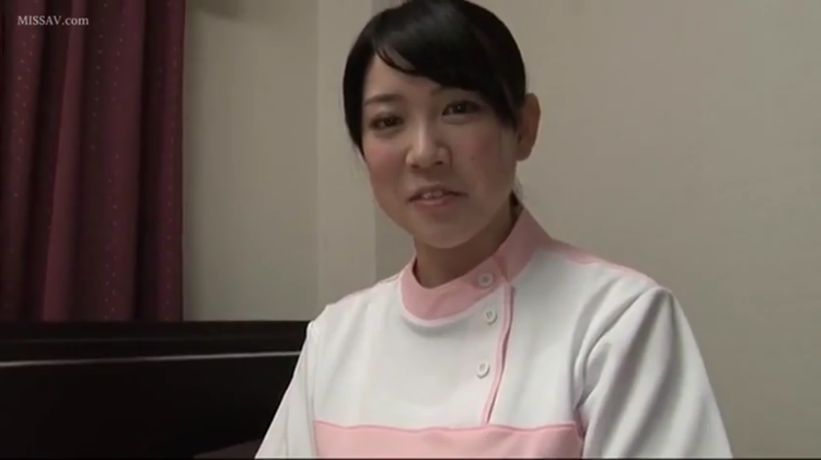 室内 · 坐姿 · 护士服 · 交流 · 温柔 · 亚洲女性 · 半身像