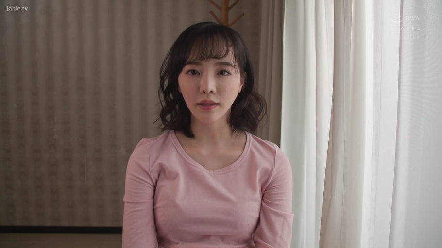 室内 · 坐姿 · 严肃 · 脸部 · 正装 · 视频会议 · 多人画面 · 软件界面