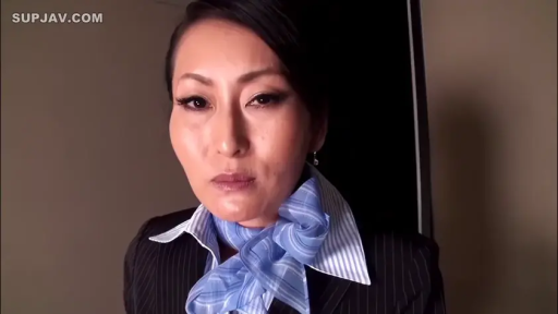 室内 · 冷淡 · 脸部特写 · 浅蓝色系带丝巾 · 妆容精致