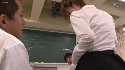 教室 · 站立 · 白衬衫 · 自然 · 黑板 · 师生剧情 · 教学