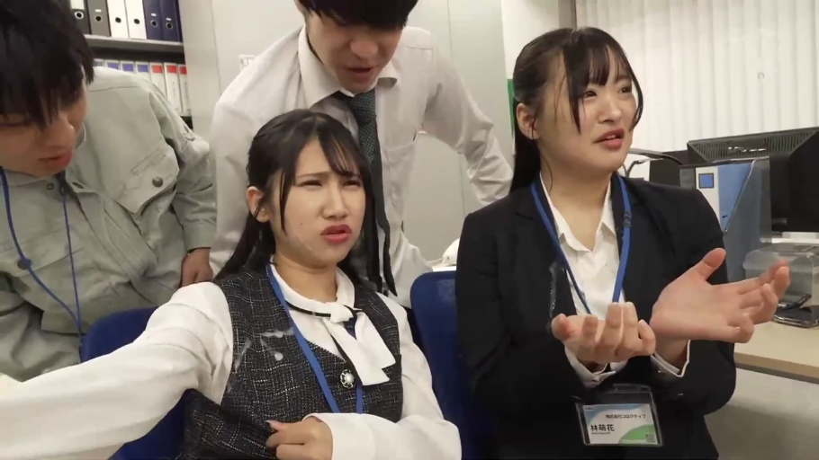 Sitting Posture · 办公室 · Medium shot · OL uniform