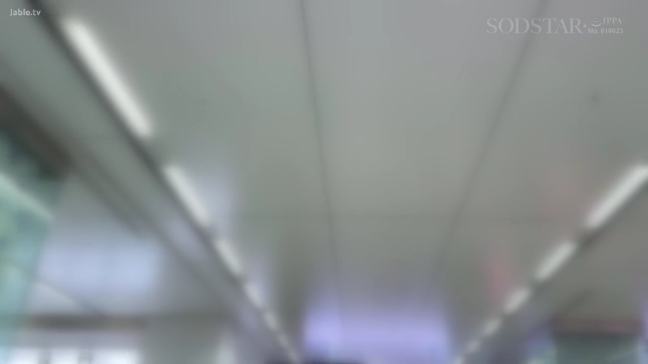 室内 · 画面模糊 · 天花板