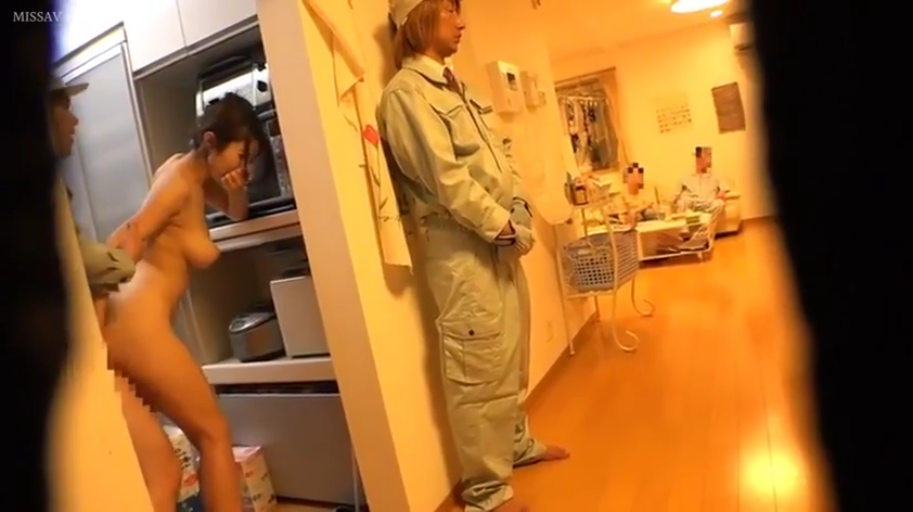 全裸 · 站立 · 全景 · キッチン