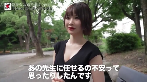 站立 · 字幕 · 自然 · 公园 · 长椅 · 采访 · 黑色V领裙