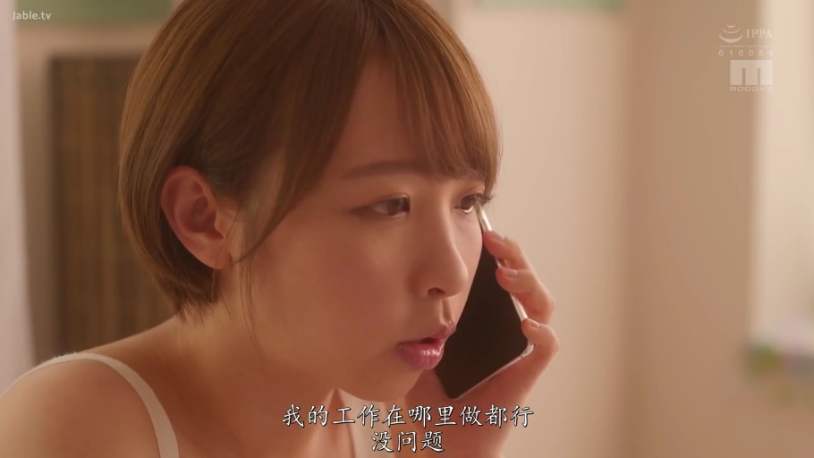 室内 · 脸部特写 · 吊带衫