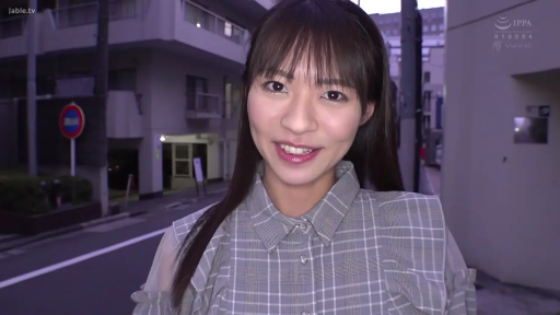 胸部 · 微笑 · 跨坐姿势 · 白色蕾丝内衣 · 亲密互动 · 抚摸调情 · 欧式床头 · 华丽卧室