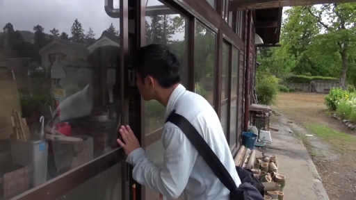 中景 · 腰を曲げる · シャツ · 屋外