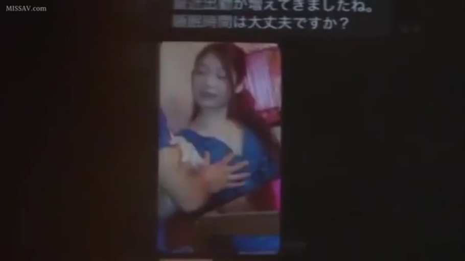 室内 · 座り姿勢 · 胸部 · 自然 · 摸胸 · ビデオ録画 · 蓝色吊带裙