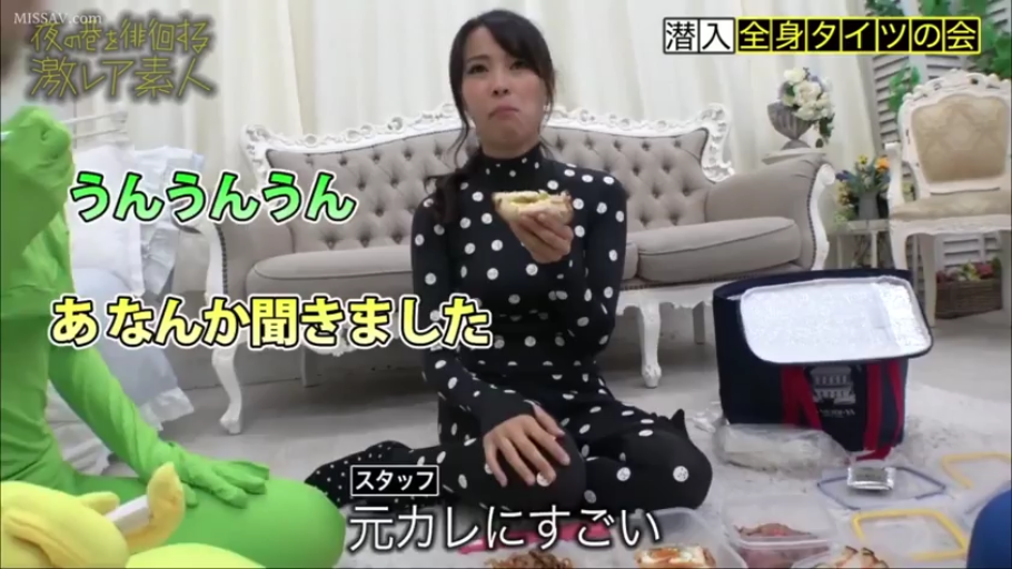 室内 · 俯身 · 脸部 · 眼镜 · 全裸 · 口交 · 微笑 · 第一人称视角