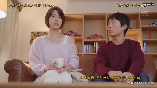 坐姿 · 交谈 · 严肃 · 中景 · 客厅 · 休闲装 · 日常 · 咖啡杯