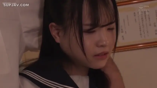 室内 · 脸部特写 · 水手服 · 被抓