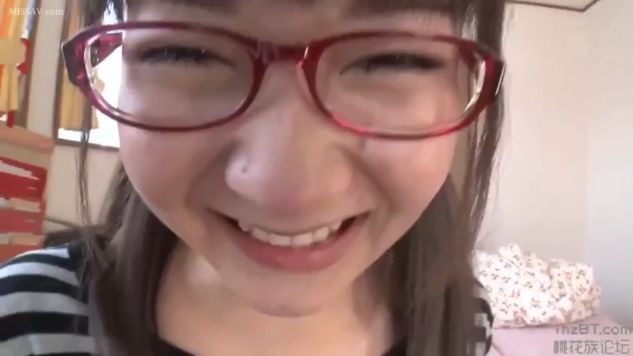 室内 · 脸部特写 · 条纹衫