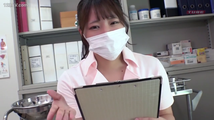 坐姿 · 护士服 · 脸部特写 · 温柔 · 医务室 · 写字板 · 讲解