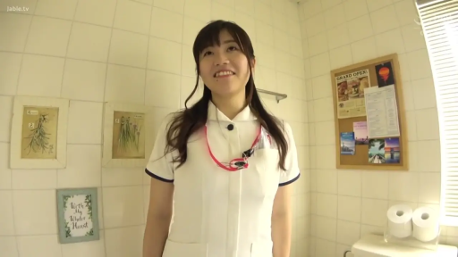 护士服 · ロールプレイング · 站立 · 中景 · 微笑 · 对视 · 洗面所 · 掛繩