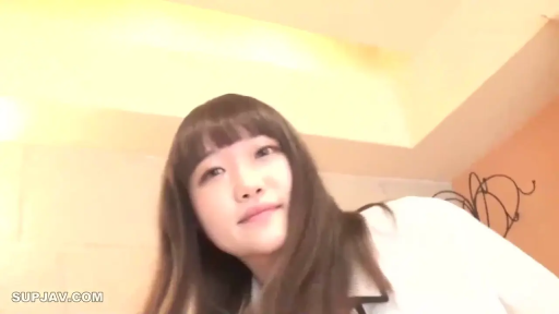 室内 · 校服 · 面部特写