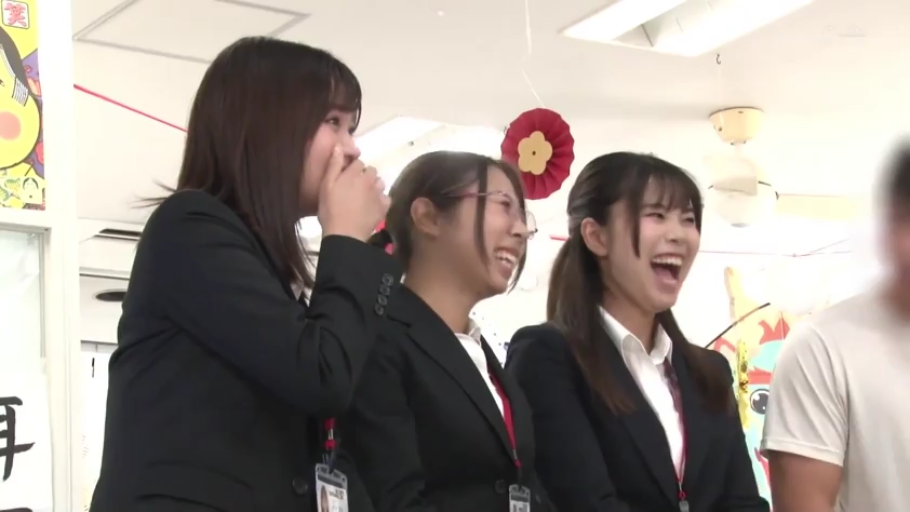 俯身 · 脸部 · 厨房 · 俯拍 · 高潮 · 黑色吊带 · 绝顶