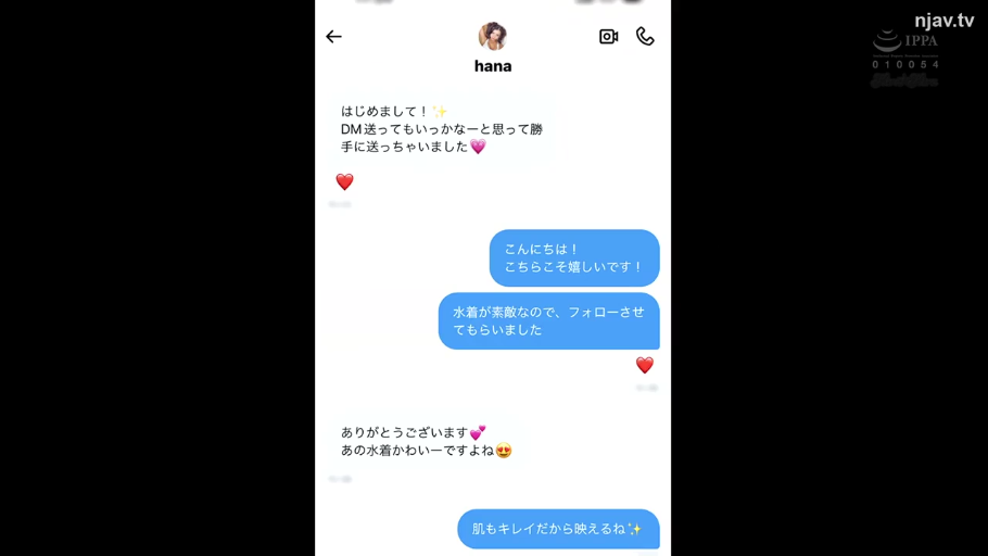 亲吻 · 陶醉 · 传教士式 · 床上 · 蓝色内衣 · 躯干特写 · 纹身 · 被子