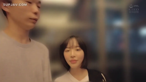 顔部のクローズアップ · 站立 · 休闲服 · エレベーター