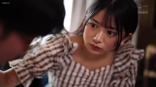 室内 · 座り姿勢 · 顔 · 对视 · 疑惑 · 格子衫 · 日本作品