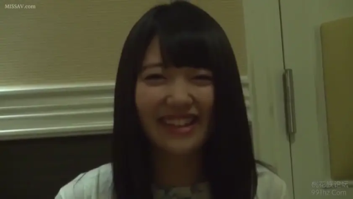 室内 · 脸部特写 · 休闲装 · 谈话 · 笑容 · 正面 · 黑长直