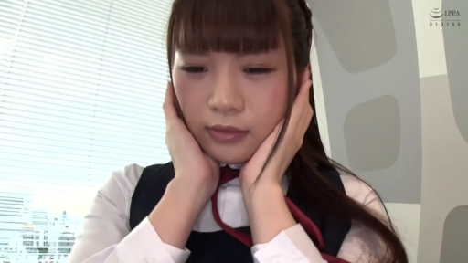 脸部特写 · 办公室 · 羞涩 · 职业装 · 凝视 · 百叶窗 · 齐刘海 · 双手捧脸