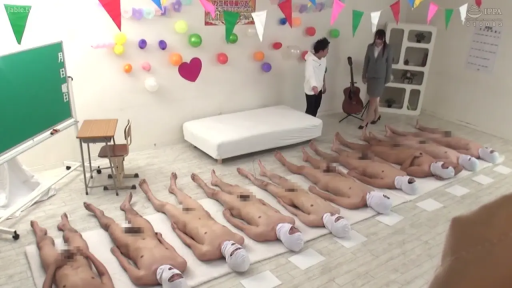 教室 · 头套 · 气球 · 多人 · 平躺 · 群聚