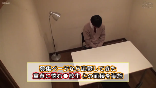 休闲装 · 摄像机 · 工作室 · 持机拍摄 · 招募面试 · 中性 · 广告横幅