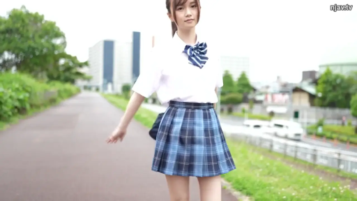 全身 · 站立 · 自然 · JK制服 · 清纯 · 屋外 · ショルダーバッグ · 步行
