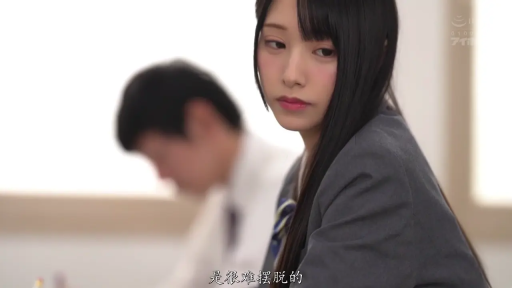 座り姿勢 · 教室 · 集中 · 字幕 · 制服 · 侧脸 · 笔 · 书写