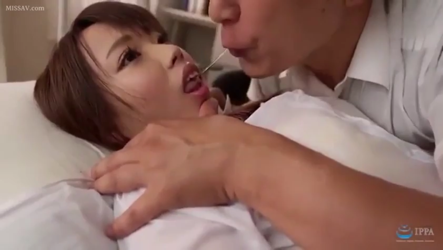 Close-up of the face · Hazy · 白衬衫 · 床上 · 躺姿 · Japanese AV · 牵丝