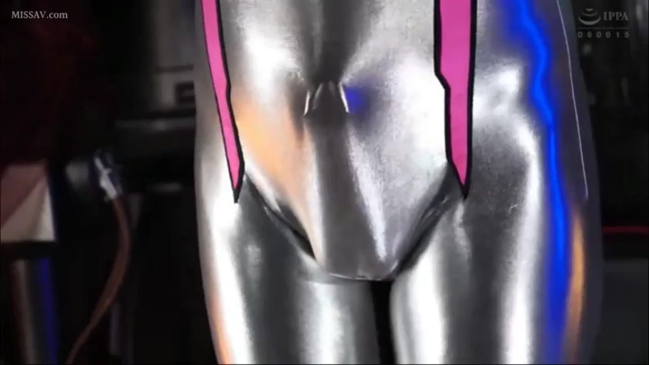 室内 · 站立 · 展示 · 裆部 · 银色紧身衣 · 扶她