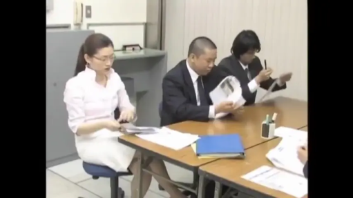 坐姿 · 办公室 · 办公桌 · 全景 · 职业装 · 认真 · 办公 · 职场