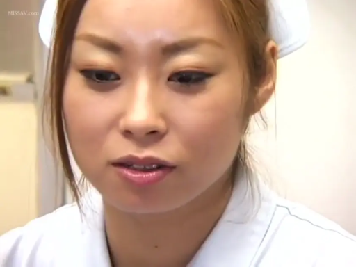 室内 · 护士帽 · 沉思 · 低头 · 护士服 · 脸部特写 · 哀伤 · 视频截图