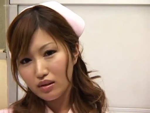 室内 · 坐姿 · 胸部特写 · 粉色护士服