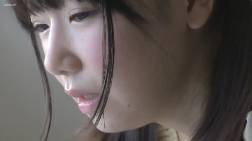 室内 · 侧头 · 脸部特写 · 凝视 · 居家服 · 长发 · 微张口