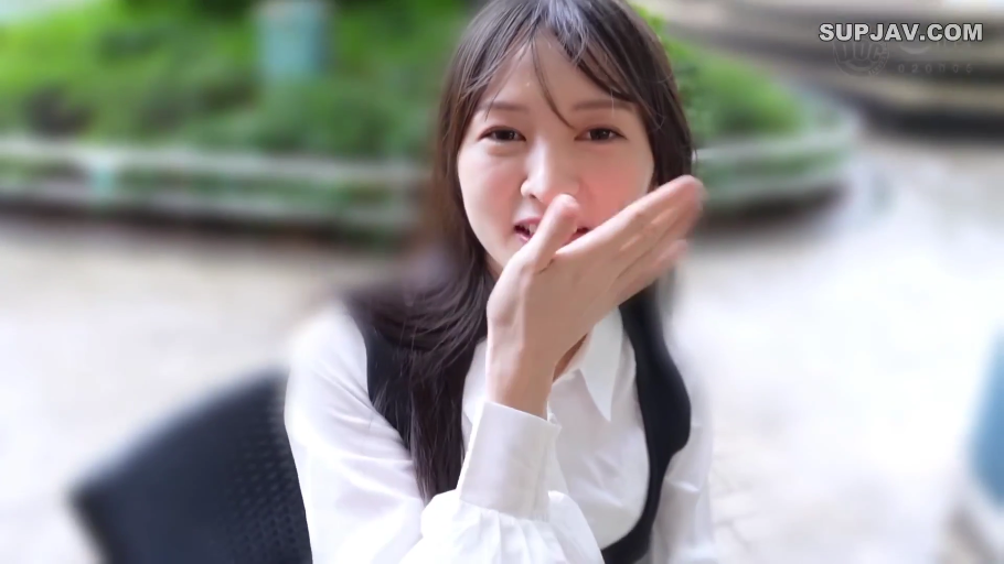 室内 · 站立 · 微笑 · 台灯 · 半身 · 调情 · 逆光 · 紧身裙