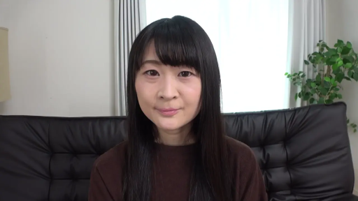 室内 · 仰卧 · 面部特写 · 注视镜头 · 亚洲 · 欣快