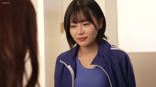 室内 · 憂鬱 · 站立 · 顔のクローズアップ · 对视 · アジア人女性 · 運動服