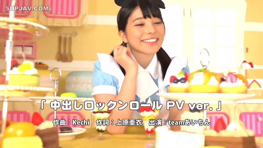 中景 · 甜美微笑 · 蓝白女仆装 · 托腮坐姿 · 童话风甜品屋 · 凝视甜点 · 甜点架 · PV截图